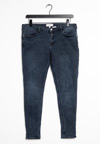 Jeans skinny azul oscuro fabricados en denim con una textura suave. Cuenta con cinco bolsillos, presillas para cinturón y una cremallera con cierre de botón.