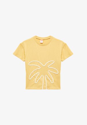 Camiseta de niño de color amarillo, de manga corta, con un diseño de palmera contorneada en blanco en la parte delantera y un cuello redondo.