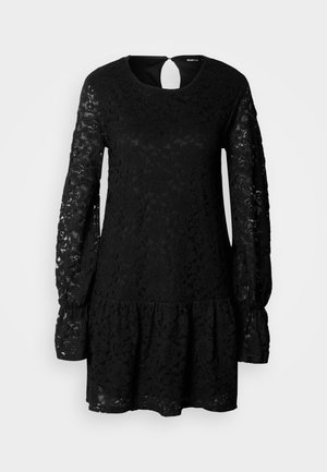 Crna haljina od čipke s dugim rukavima na nabor, okruglim izrezom i detaljem na leđima u obliku proreza. Ima prošireni rub s teksturiranim cvjetnim uzorkom.