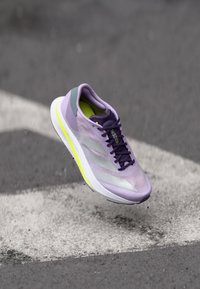 Unselected, powder plum/silver-coloured metallic/solar yellow