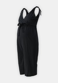 Zwarte zwangerschaps jumpsuit met een wikkelontwerp, verstelbare strikbanden en een losse fit, gemaakt van zachte, lichte stof.