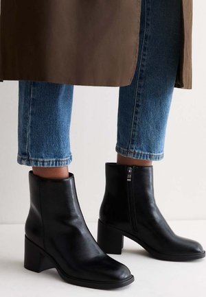 New Look, BLOCK HEEL SQUARE TOE ANKLE BOOTS - Botines - black