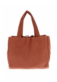 Sac cabas matelassé marron avec deux poignées courtes, doté d'une fermeture par cordon de serrage, d'une texture lisse et de détails de couture visibles.