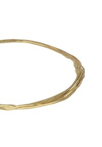 Goudkleurige ketting met meerdere samengevlochten strengen, met een gladde, metalen textuur en een simpele, elegante vormgeving.