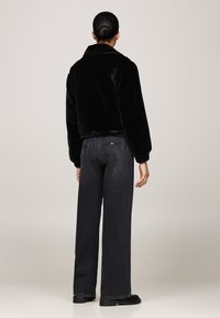 Tommy Jeans Žieminė striukė - black