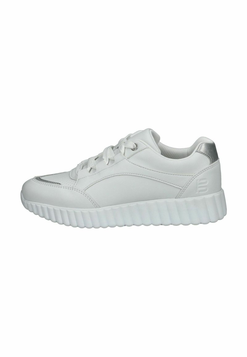 Weiße Sneakers aus glattem Leder mit einer gerippten Gummisohle. Merkmale sind das abgerundete Design, die Schnürung vorne und ein metallischer silberner Akzent an der Ferse.
