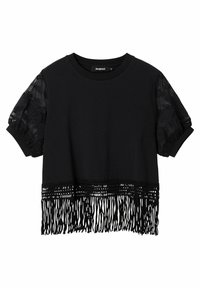 Černý top s krátkým rukávem, který má krajkovou látku na rukávech, třásně na spodním okraji a kulatý výstřih. Vyroben z měkké bavlněné látky.
