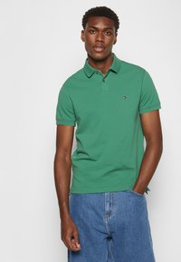 Tommy Hilfiger REGULAR - Polo - central green