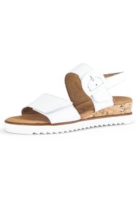 Sandal bianco con tacco in sughero, fibbia regolabile e larga fascia anteriore. Plantare morbido per il comfort e suola in gomma testurizzata per una buona aderenza.