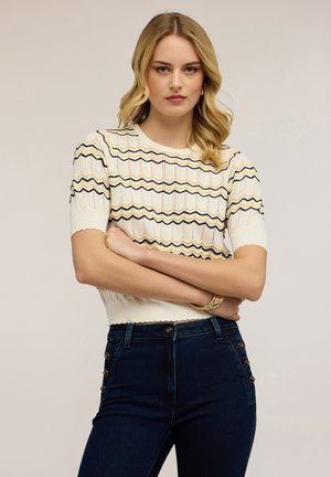 - T-shirt z nadrukiem