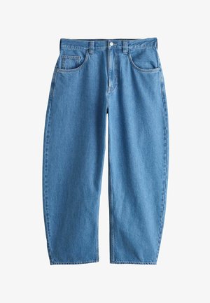 Jeans blu chiaro a vita alta con gambe larghe, chiusura frontale con bottone e cerniera, dotati di due tasche frontali e passanti per cintura.