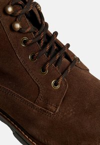 Marks & Spencer SUEDE CASUAL BOOTS - Botines con cordones - brown