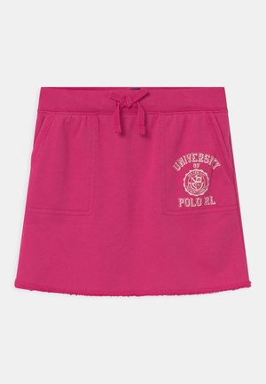 Falda de jersey de algodón rosa con cintura ajustada, cordón, dos bolsillos frontales y un logo de University Polo RL en un tono más claro.