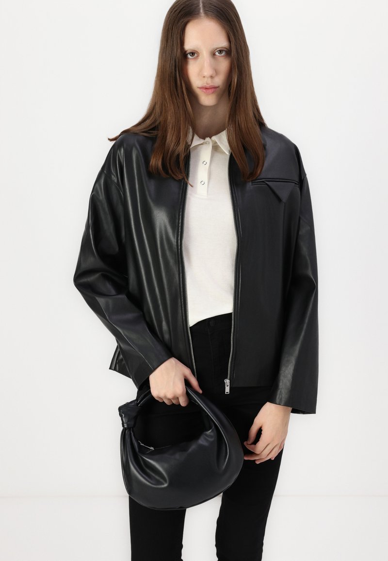 Manteau Noir Simili Cuir Vintage - Taille 40 Femme - Occasion En Très Bon état
