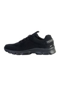 Scarpe sportive nere con superiore in maglia testurizzata, chiusura con lacci e colletto imbottito. Presentano dettagli decorativi sui lati e una suola in gomma.