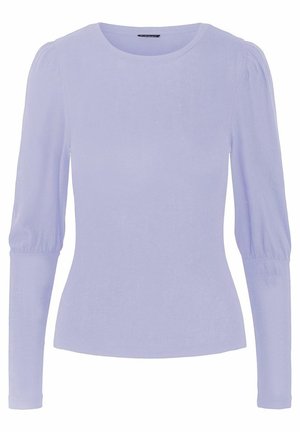 Chemise ajustée à manches longues de couleur violet clair avec épaules bouffantes et manches à revers, dotée d'un col rond.