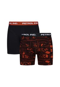 Zwei Paar Herren-Boxershorts. Eine ist einfarbig schwarz mit einem roten Bund; die andere zeigt ein rot-schwarzes grafisches Muster mit einem schwarzen Bund.