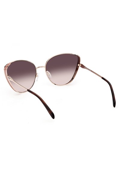 Gafas de sol de estilo cat-eye con lentes púrpuras en degradado, montura metálica en color oro rosa y brazos a rayas marrones. Incluyen almohadillas nasales para mayor comodidad.