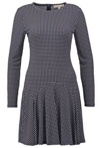 Långärmad, åtsittande klänning i marinblått med vit rutmönstring. U-formad kjoldesign, mjukt tyg och dragkedjestängning bak.