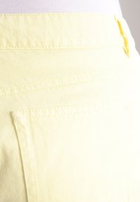 Bik Bok Farkkushortsit - yellow