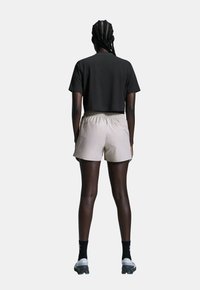On ACTIVE - Lihtne T-särk - black
