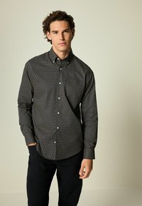 Next EASY IRON PRINTED OXFORD REGULAR FIT - Cămașă - navy blue yellow gold honeycomb