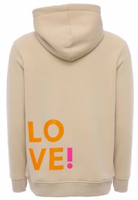 Hoodie beige avec capuche. Le dos présente un grand texte orange indiquant "LO" et "VE!" en rose. Fabriqué en tissu doux avec des poignets côtelés.