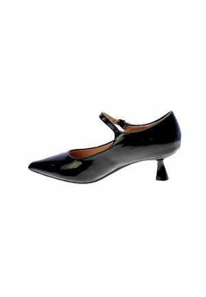 Scarpa Mary Jane in pelle verniciata nera con punta affilata, cinturino alla caviglia e un design unico del tacco svasato. Texture liscia e finitura lucida.
