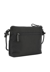 Borsa a tracolla nera in tessuto resistente, con una tasca esterna con zip, cinturini regolabili e una finitura liscia e testurizzata.