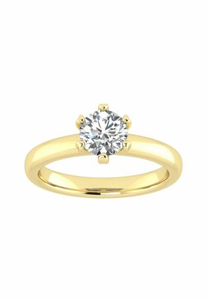 Anillo de oro amarillo con un solo diamante redondo de corte brillante sostenido por seis puntas sobre una banda lisa con fondo blanco.
