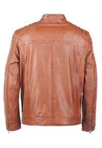 Veste en cuir marron avec une texture lisse, dotée de détails matelassés aux épaules, d'un col montant et de poignets zippés. Vue arrière montrée.