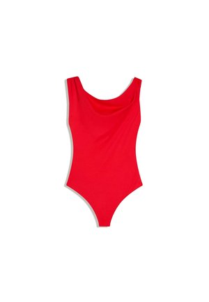 Rød ærmeløs badedragt med scoop-halsudskæring, vist fladt på en hvid baggrund.