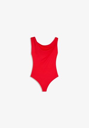 Rød ærmeløs badedragt med scoop-halsudskæring, vist fladt på en hvid baggrund.