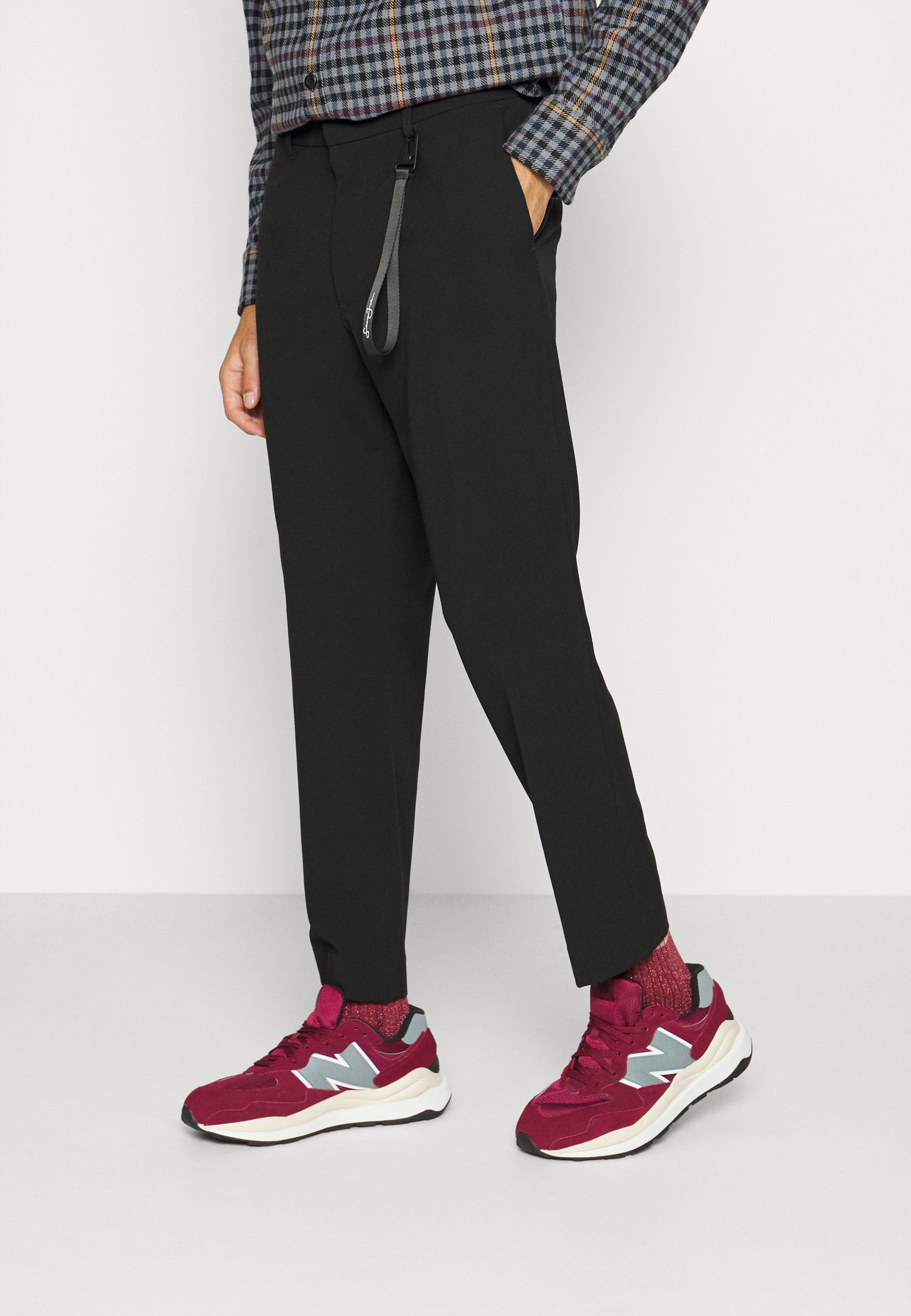 Sean John SCRIPT LOGO TAILORED PANTS 