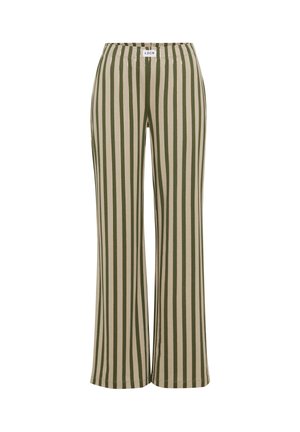Pantalones de talle alto y pierna ancha con rayas verticales en verde oliva y beige, y cintura elástica con una pequeña etiqueta blanca en el frente.