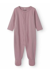 Un body pour bébé rose clair en tissu doux, avec des manches longues, des boutons-pression sur le devant et des jambes pied pour garder au chaud.