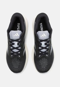 adidas Performance SUPERNOVA SOLUTION - Chaussures de running sur route - core black/halo silver/dash grey