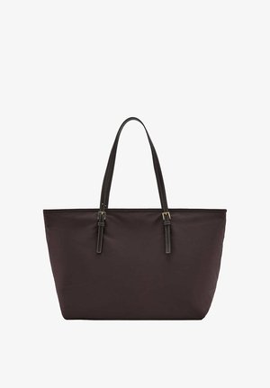 Sac fourre-tout noir avec deux longues poignées cousues et détails de boucle dorée sur fond blanc.