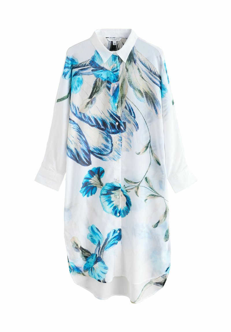 Witte jurk met bloemenprint in tinten van blauw en groen. Voorzien van een kraag, knoopsluiting aan de voorkant, en lange mouwen met manchetten.