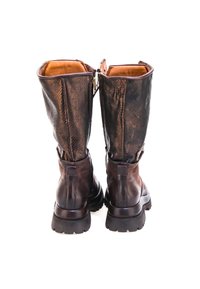 Brązowe skórzane buty za kolano z teksturowaną, ciemną górą w wzór reptila, złotym zamkiem błyskawicznym i masywną czarną gumową podeszwą.
