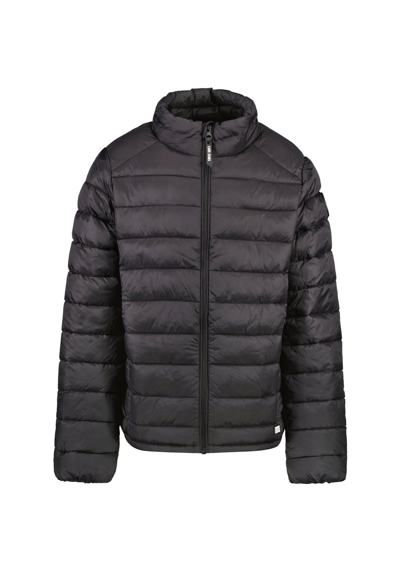 Zwarte gewatteerde jas met een hoge kraag en een rits aan de voorkant; heeft horizontale quiltpatronen; gemaakt van lichtgewicht, waterafstotend materiaal.