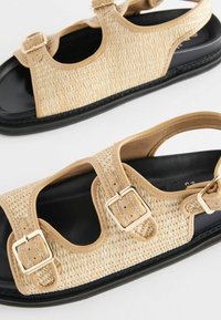 Next FOREVER COMFORT RAFFIA - REGULAR FIT - Szandálok - natural