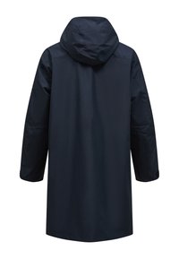 Cappotto impermeabile blu navy con cappuccio, maniche lunghe e taglio dritto. Presenta una texture liscia e un design minimalista senza hardware visibile.