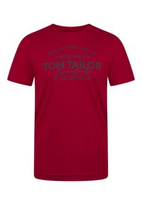 Camiseta de algodón roja con cuello redondo, mangas cortas y un estampado gráfico en texto gris oscuro, que incluye "TOM TAILOR Essentials" y otros detalles.