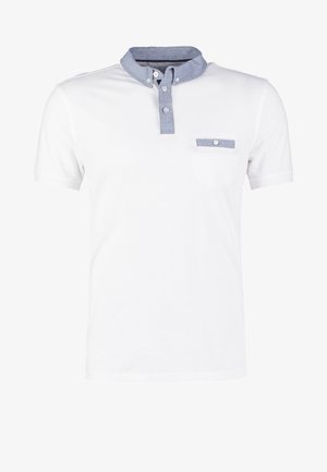 Bijela polo majica s kragnom od trapera, s duksericom na dugmad i džepom na prsima. Kratki rukavi s glatkom, mekom teksturom.
