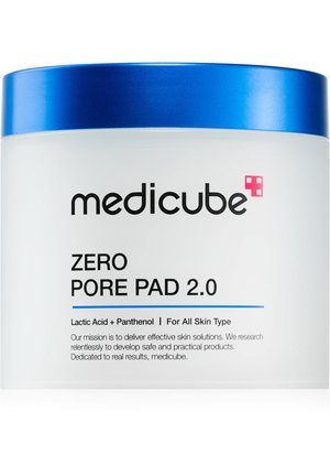 Conteneur de soin Medicube Zero Pore Pad 2.0 avec couvercle bleu, mettant en avant l'acide lactique, le panthénol et la compatibilité avec tous les types de peau.