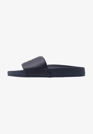 Sandale slide bleu marine avec une large bride et une semelle texturée, conçue pour un porté décontracté et un confort facile à enfiler.