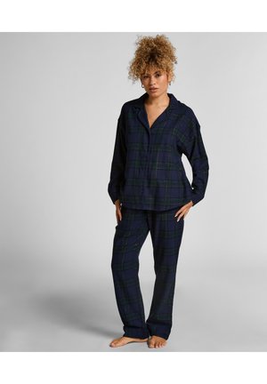 Navy-Karo-Pyjama-Set mit langen Ärmeln und Hosen, aus weichem Stoff. Mit Knöpfen vorne und kontrastierenden grünen Akzenten.