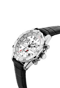 Orologio cronografo con cassa in acciaio inossidabile argentato, quadrante bianco, cinturino in pelle nera e dettagli rossi sui sottomisura.