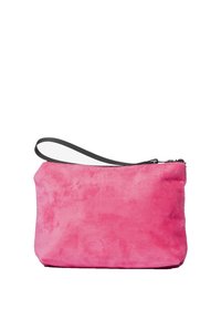Borsa morbida rosa in materiale peluche, di forma rettangolare, con chiusura a zip nera. Presenta un sottile manico da polso nero per il trasporto.